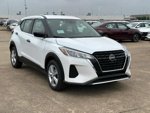 2025 Nissan Kicks S