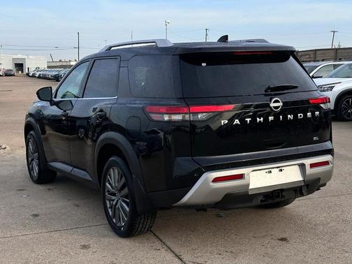 2025 Nissan Pathfinder SL FWD
