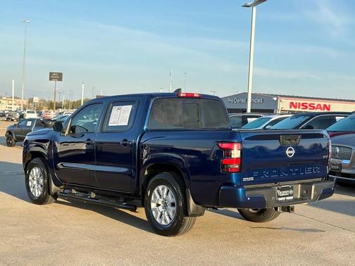 2023 Nissan Frontier SV