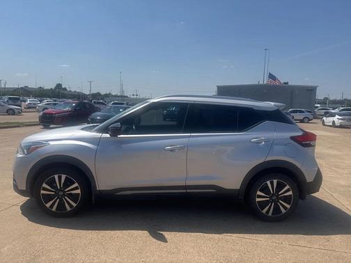 2019 Nissan Kicks SR