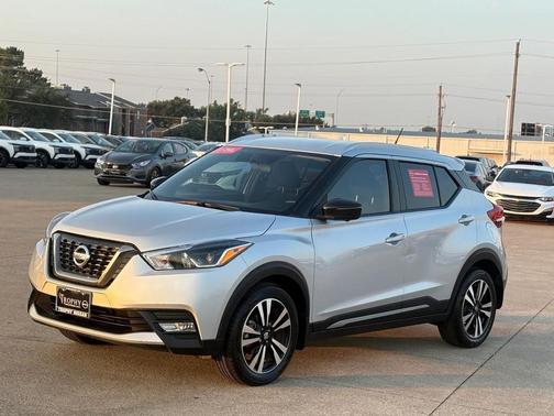 2019 Nissan Kicks SR