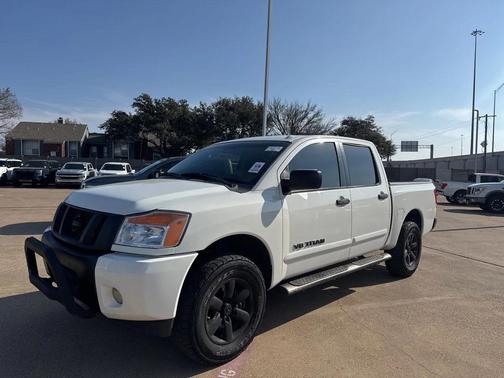 2014 Nissan Titan SV