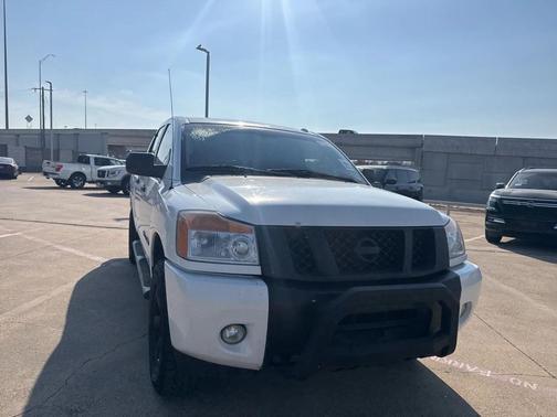 2014 Nissan Titan SV
