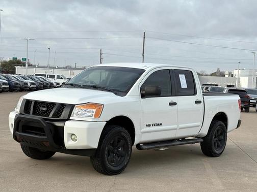 2014 Nissan Titan SV