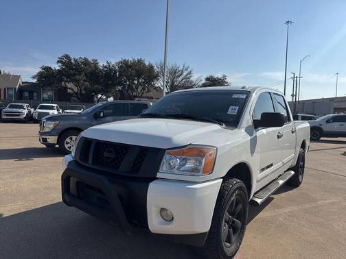 2014 Nissan Titan SV