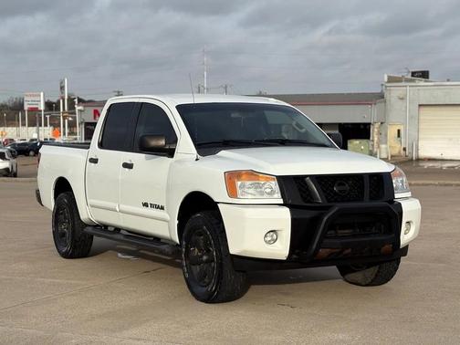 2014 Nissan Titan SV