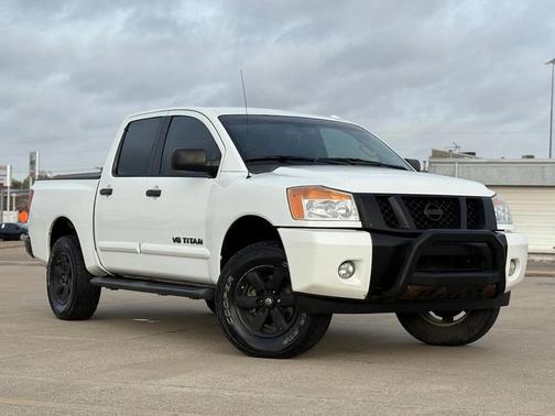 2014 Nissan Titan SV