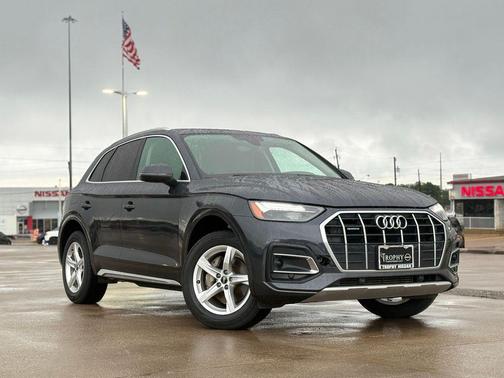Manhattan Gray Metallic 2023 Audi Q5 40 Premium