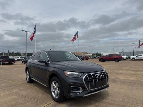 Manhattan Gray Metallic 2023 Audi Q5 40 Premium