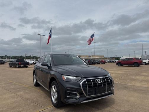 Manhattan Gray Metallic 2023 Audi Q5 40 Premium