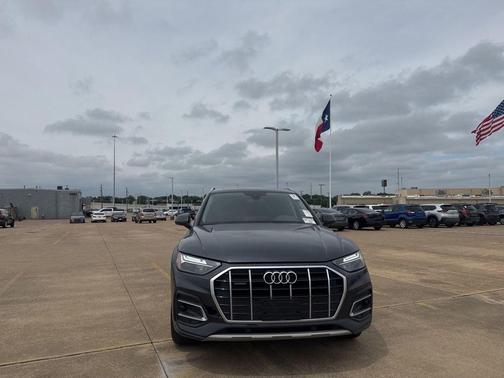 Manhattan Gray Metallic 2023 Audi Q5 40 Premium