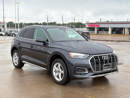 Manhattan Gray Metallic 2023 Audi Q5 40 Premium