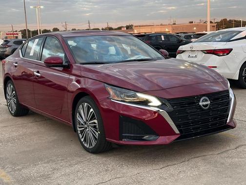 2025 Nissan Altima SL FWD
