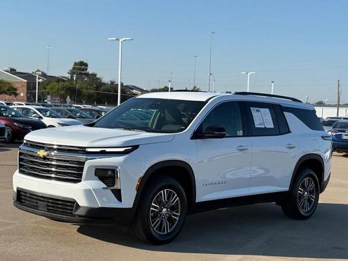 2025 Chevrolet Traverse LT