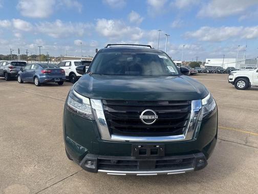 2022 Nissan Pathfinder SL 2WD