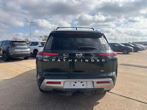 2022 Nissan Pathfinder SL 2WD