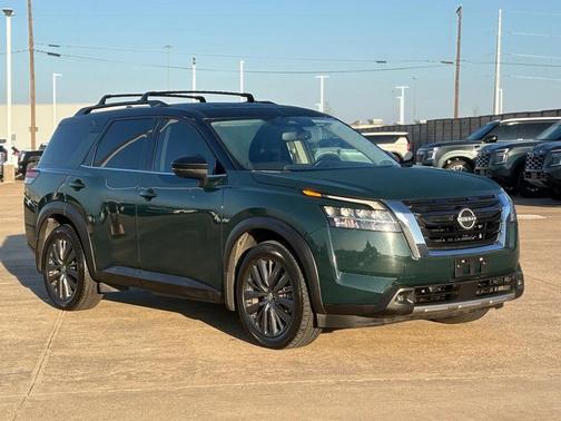 2022 Nissan Pathfinder SL 2WD