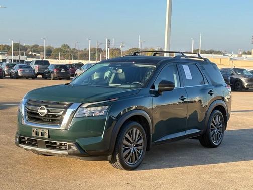 2022 Nissan Pathfinder SL 2WD