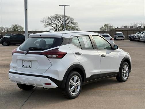 2025 Nissan Kicks S
