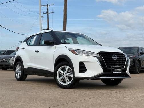 2025 Nissan Kicks S