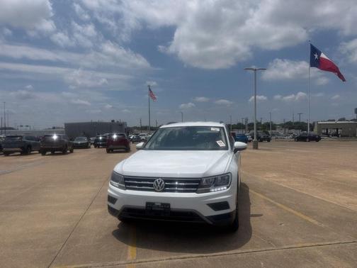 Pure White 2019 Volkswagen Tiguan 2.0T SE
