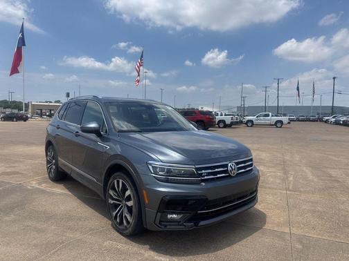 Platinum Gray Metallic 2020 Volkswagen Tiguan 2.0T SEL R-Line 4MOTION