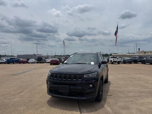 Diamond Black Crystal Pearlcoat 2025 Jeep Compass Latitude