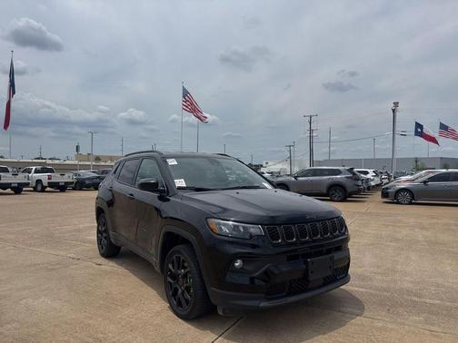 Diamond Black Crystal Pearlcoat 2025 Jeep Compass Latitude