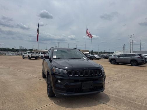 Diamond Black Crystal Pearlcoat 2025 Jeep Compass Latitude