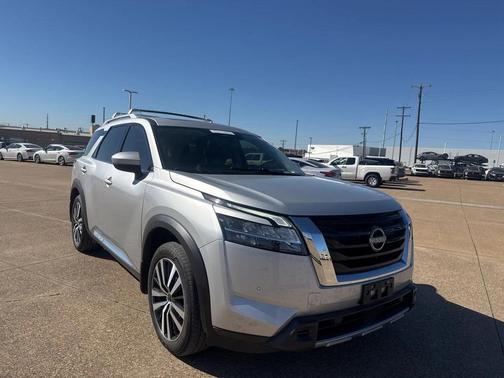 2023 Nissan Pathfinder Platinum FWD