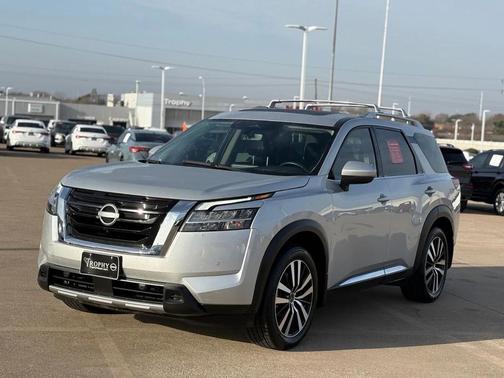 2023 Nissan Pathfinder Platinum FWD