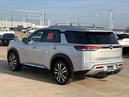 2023 Nissan Pathfinder Platinum FWD