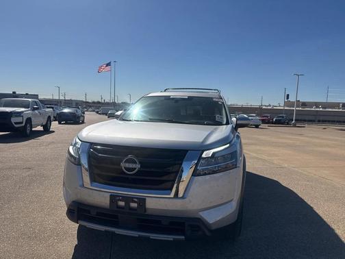 2023 Nissan Pathfinder Platinum FWD