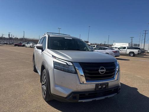 2023 Nissan Pathfinder Platinum FWD