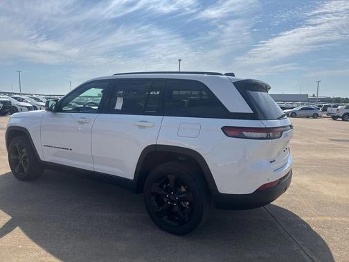 2022 Jeep Grand Cherokee Altitude
