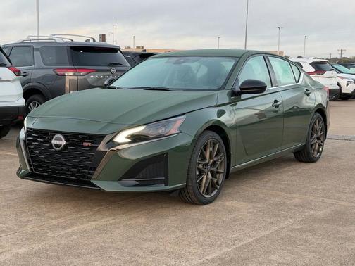 2025 Nissan Altima SR FWD