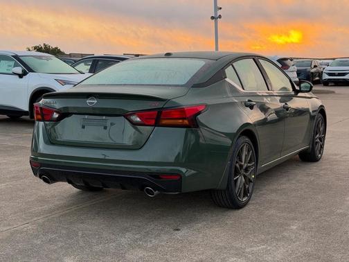 2025 Nissan Altima SR FWD