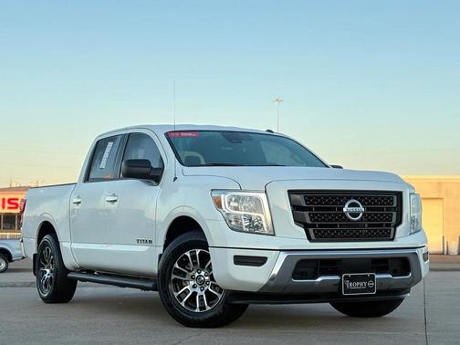 2021 Nissan Titan SV