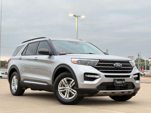 Iconic Silver Metallic 2020 Ford Explorer XLT
