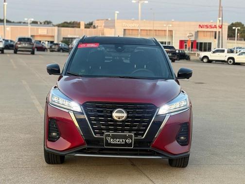 2023 Nissan Kicks SR