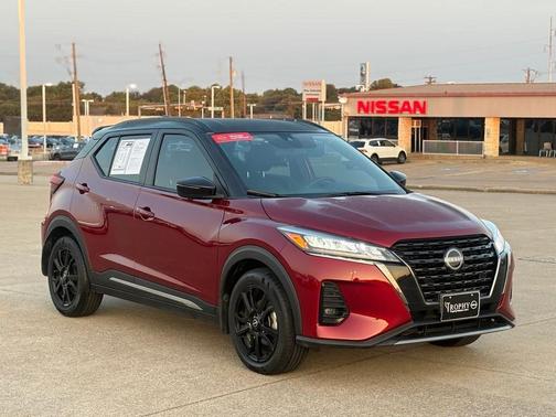 2023 Nissan Kicks SR