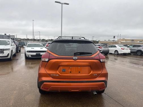 2023 Nissan Kicks SR