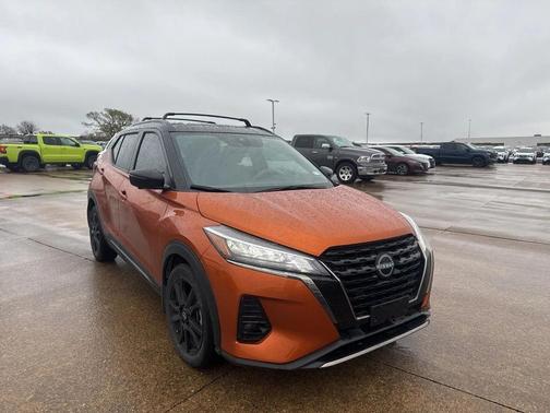 2023 Nissan Kicks SR