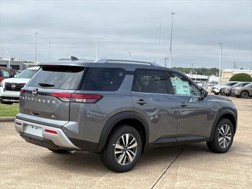 2025 Nissan Pathfinder SL FWD