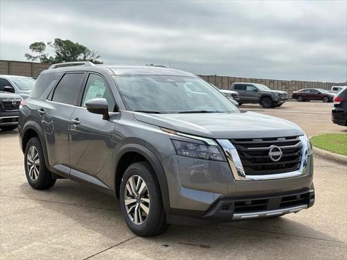 2025 Nissan Pathfinder SL FWD