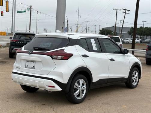2025 Nissan Kicks S