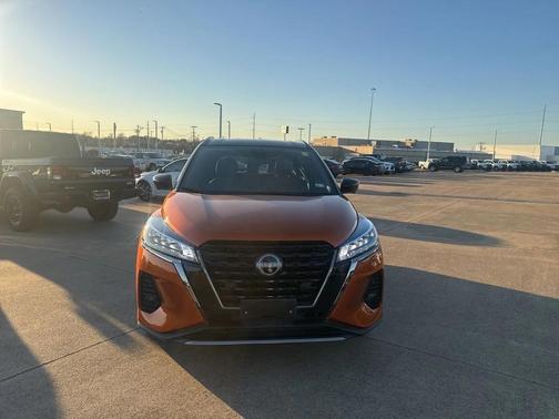 2023 Nissan Kicks SR