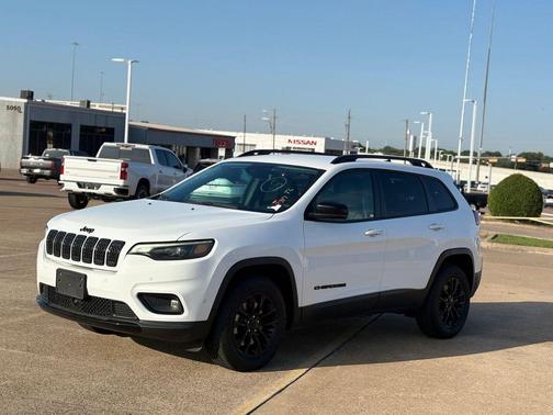 Bright White Clearcoat 2023 Jeep Cherokee Altitude