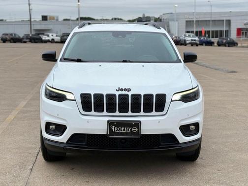 Bright White Clearcoat 2023 Jeep Cherokee Altitude