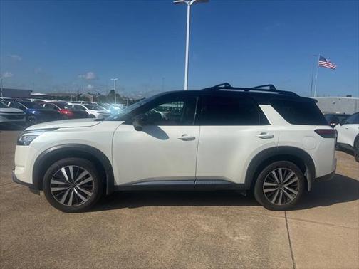 2023 Nissan Pathfinder Platinum FWD
